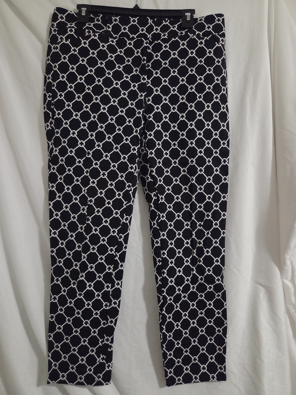 New York & Company Black and White Geometric Cropped Pants